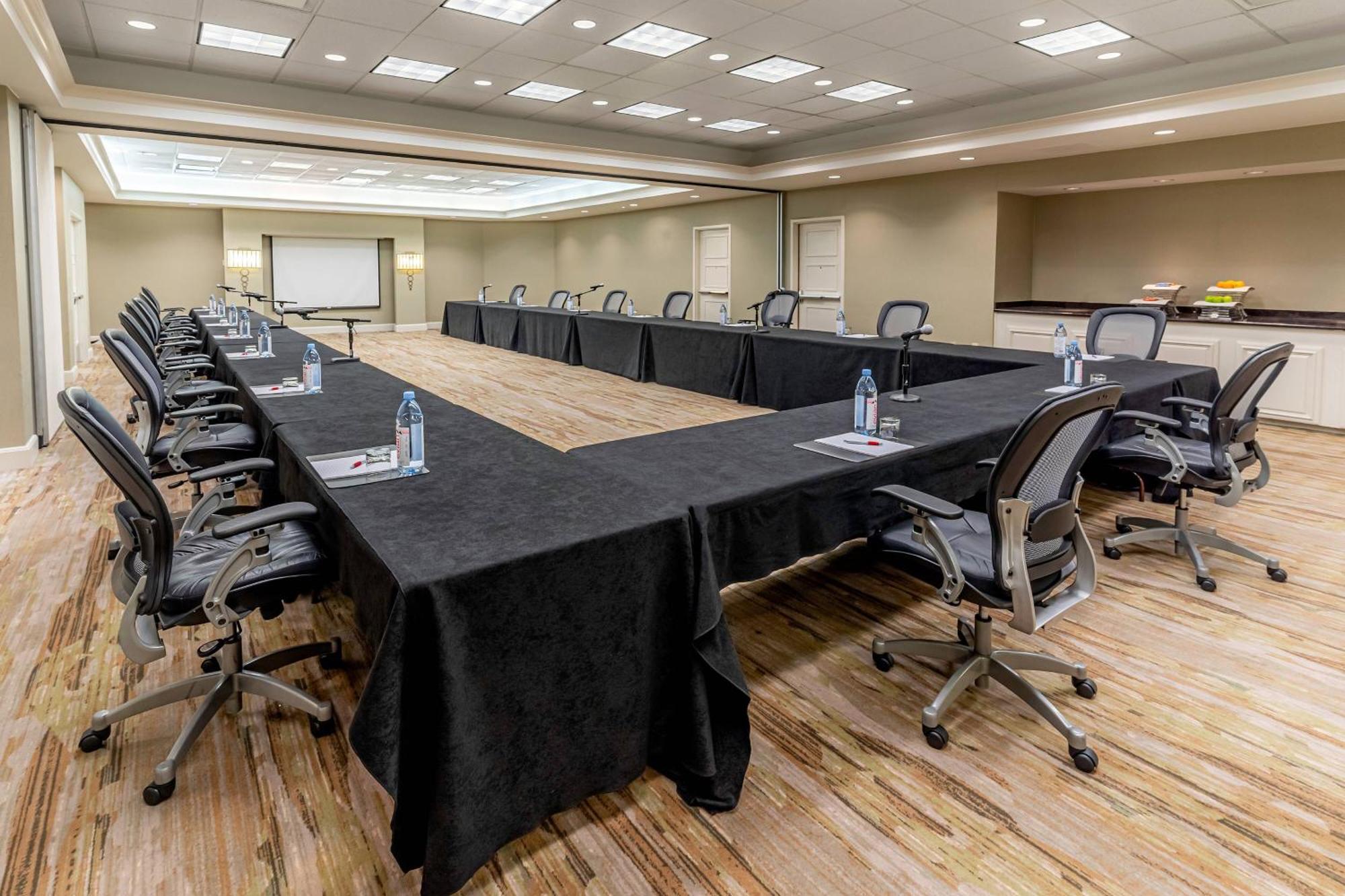Dallas-Addison Marriott Quorum By The Galleria Экстерьер фото