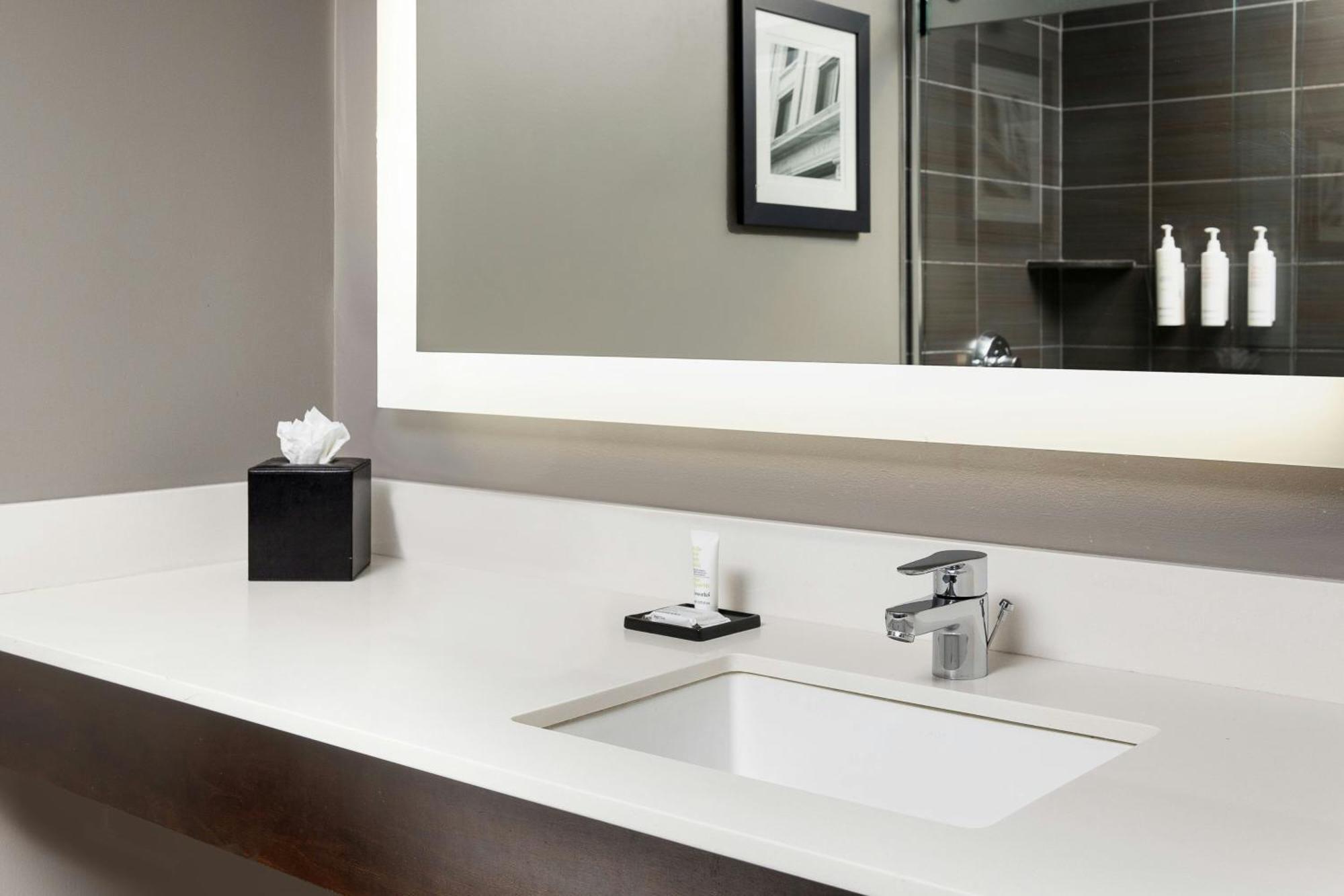 Dallas-Addison Marriott Quorum By The Galleria Экстерьер фото